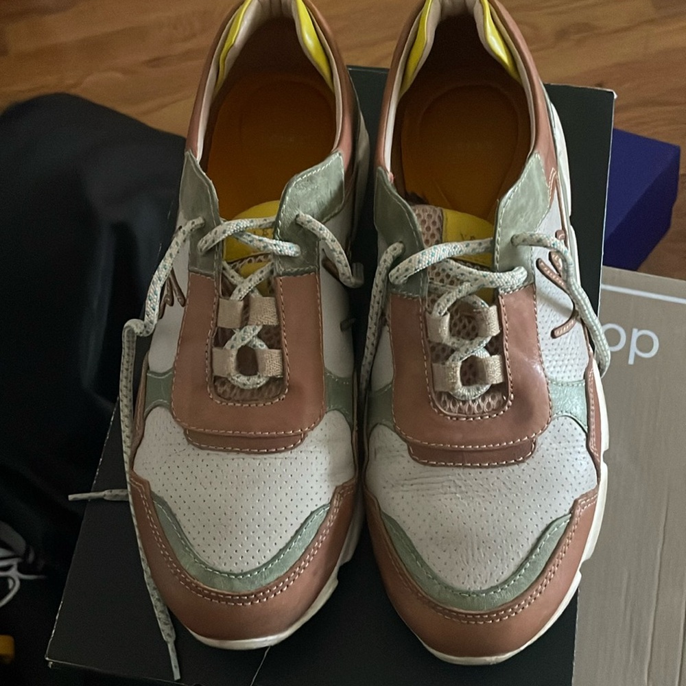 Leather sneakers